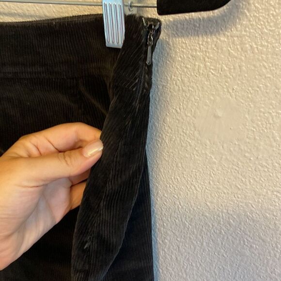 Liz Claiborne- black corduroy mini skirt- Size 10 - Picture 3 of 6